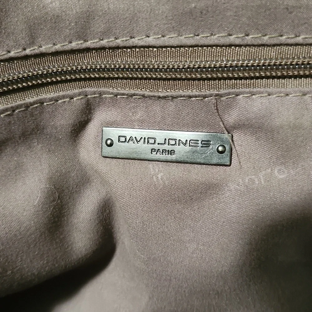 Pretty brown vinyl purse in very good condition by David Jones. - Picture 9 of 9